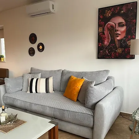 Relax & Lounge Apartman Premantura